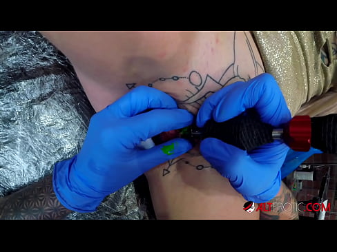 ❤️ Itin tatuiruota karšta Sully Savage gavo tatuiruotę ant savo klitorio ❤️ Seks video prie lt.xlxxporno.ru ❌️❤